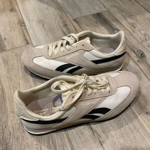 Reebok Womans Retro Runner in Cream and Black